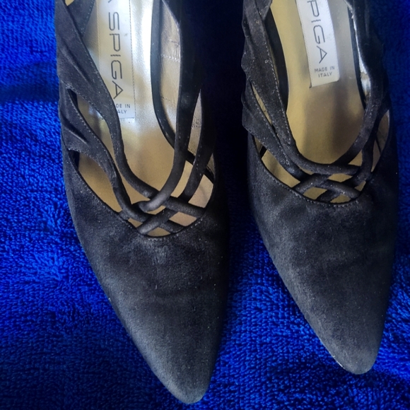 Size 6 Black Suede kitten heel shoe - Picture 3 of 7